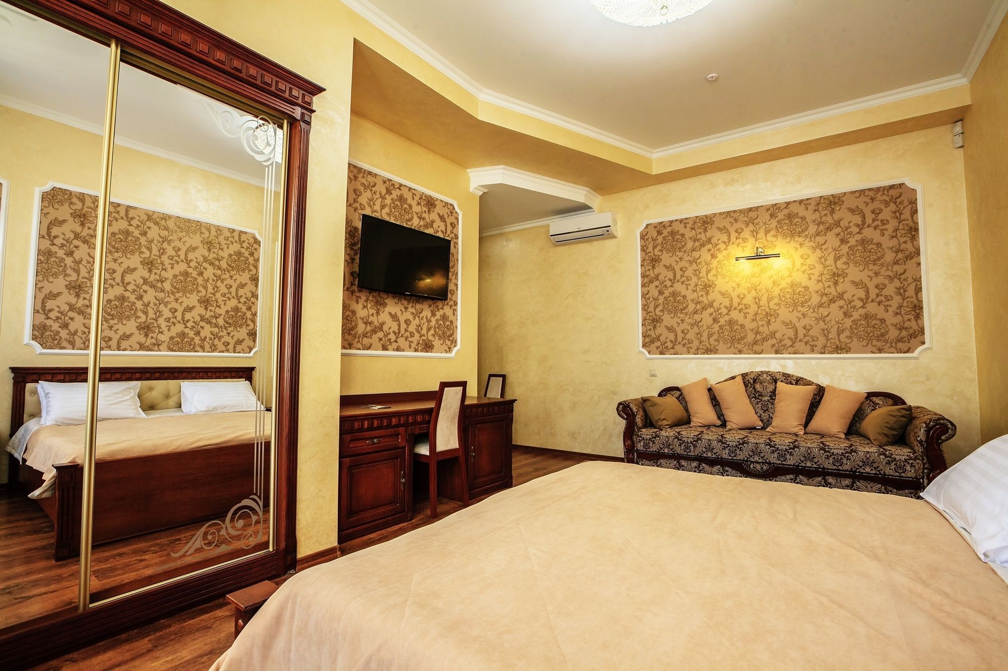 Hotel 39 Лвив Екстериор снимка